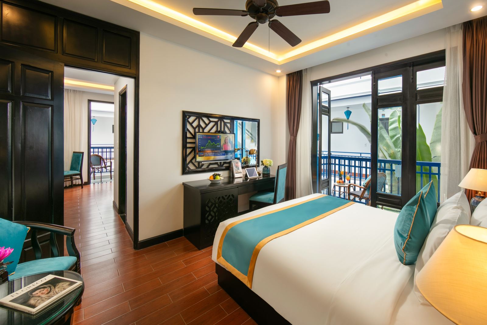 Suite Family Connecting Pool View & Balcony